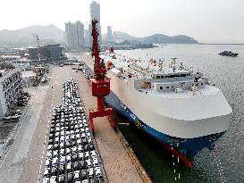 Vehicles Export in Lianyungang Port