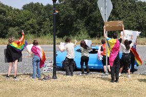 Pro-LGBT Demonstrators Protest New Katy ISD Gender Identity Policy