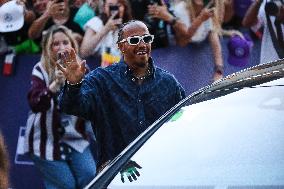 Titolo: Mercedes Driver Lewis Hamilton Meets Fans In The Tommy Hilfiger Store At The 2023 Formula 1 Pirelli Italian Grand Prix I