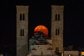 Super Blue Moon In Molfetta