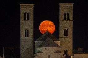 Super Blue Moon In Molfetta