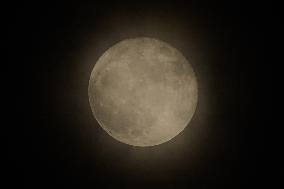 The Super Blue Moon Was Seen From Colombo During The Heavy Clouds.