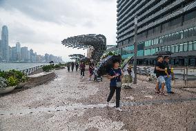 Super-Typhoon Saola Hits Hong Kong