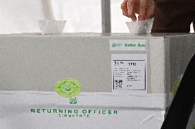 SINGAPORE-PRESIDENTIAL ELECTION-VOTING