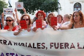 Women Rally Over Kiss Row Across Spain