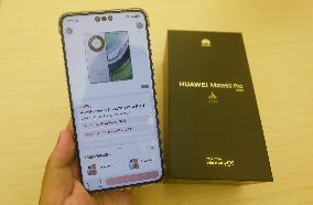 The World First Satellite Phone Huawei Mate 60 Pro Released
