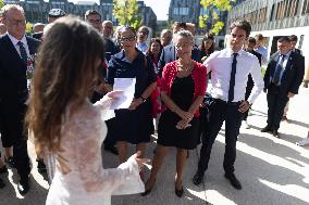 Elisabeth Borne and Gabriel Attal visit a highschool - Liffre