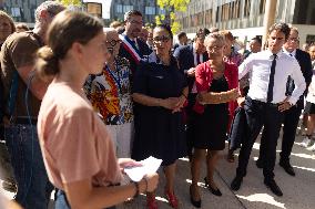 Elisabeth Borne and Gabriel Attal visit a highschool - Liffre