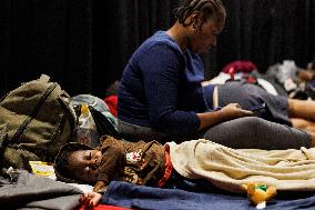Hundreds Of Migrants Stuck In Unsanitary Shelter - Chicago