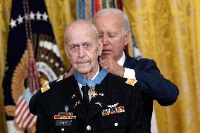 Joe Biden awards the Medal of Freedom - Washington