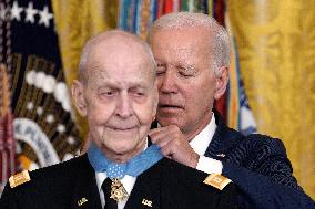 Joe Biden awards the Medal of Freedom - Washington