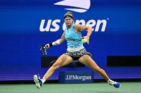 US Open - Quarter Final Muchova v Cirstea