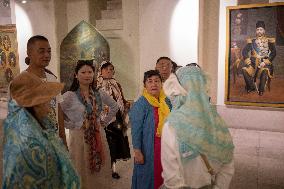 Iran-Golestan Palace And The Chinese Tourists