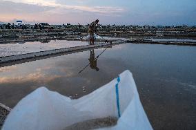 El Nino Boosts Salt Production In Indonesia
