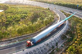 Wnd Turbine Blade Transport in Jiuquan