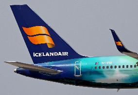 Icelandair's Boeing 757 Hekla Aurora lands in Barcelona