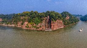 Tourists Visit The World Heritage Site Leshan Giant Buddha in Leshan