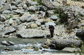 Daily Life In Kashmir