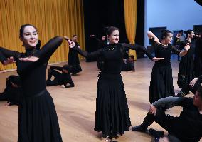 CHINA-XINJIANG-TAXKORGAN-COUPLE-ART TROUPE (CN)