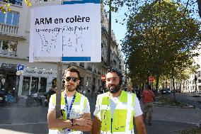 Medical Regulation Assistants Protest In Front Of The Ministry Of Health - Paris