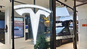 Tesla Store in Shanghai