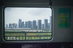 (SP)CHINA-HANGZHOU-19TH ASIAN GAMES-SUBWAY TRAIN (CN)