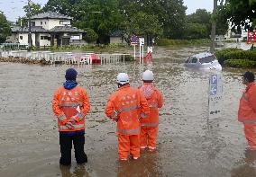 Typhoon Yun-yeung brings torrential rain in Japan