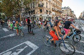 Traffic Jam On Cycling Lanes - Paris