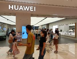 Huawei Mate 60 Pro Phone Popular in China