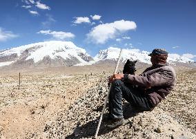 CHINA-XINJIANG-TAXKORGAN-SHEEPHERDER (CN)