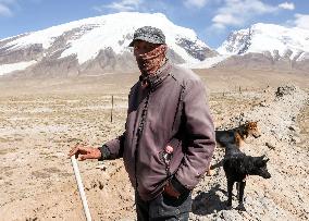 CHINA-XINJIANG-TAXKORGAN-SHEEPHERDER (CN)