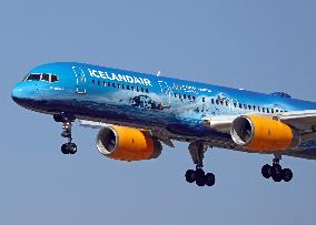 Icelandair Vatnajokkul Boeing 757 Lands in Barcelona