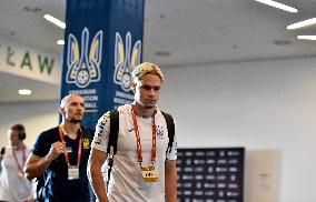 Teams of Ukraine and England arrive at Wroclaw stadium