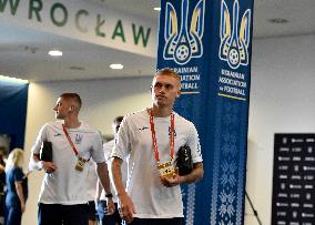 Teams of Ukraine and England arrive at Wroclaw stadium