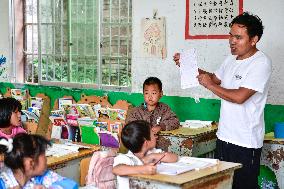 CHINA-GUIZHOU-GUIDING-TEACHING POINT-TEACHER (CN)