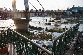 Daily Life In Kashmir