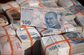 Turkish Lira Still Falling