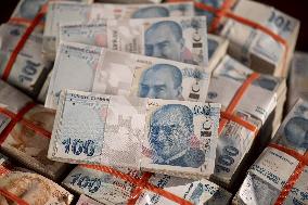 Turkish Lira Still Falling