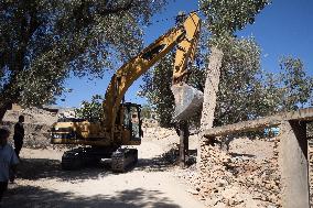 Organisation in the mountain village after the earthquake - Tafeghaghte