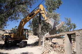 Organisation in the mountain village after the earthquake - Tafeghaghte