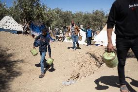 Organisation in the mountain village after the earthquake - Tafeghaghte