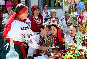 Marriage ceremony at Pyrohiv Museum