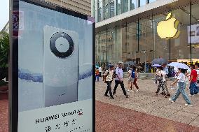 Huawei Mobile Advertising Appears in Front of The Apple Store in Shanghai