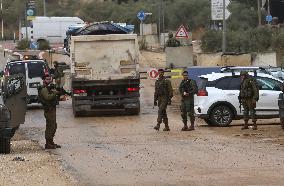 MIDEAST-NABLUS-CHECKPOINT-SHOOTING ATTACK