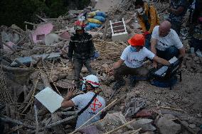 In Morocco, Foreign Rescue Teams Are Racing Against Time To Locate Survivors Trapped Under The Rubble.