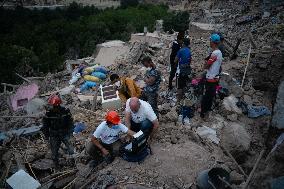 In Morocco, Foreign Rescue Teams Are Racing Against Time To Locate Survivors Trapped Under The Rubble.