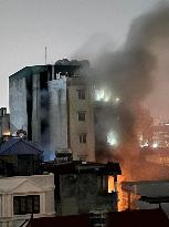 (SPOT NEWS)VIETNAM-HANOI-APARTMENT BLOCK-FIRE-RESCUE