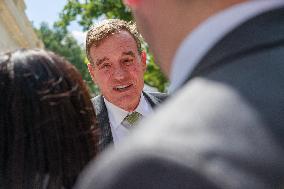 Senator Warner At AI Meetings On Capitol Hill