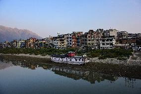 Kashmir: Waterbodies Drying Up As Heat Wave Continues In Valley