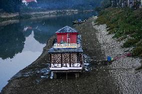 Kashmir: Waterbodies Drying Up As Heat Wave Continues In Valley